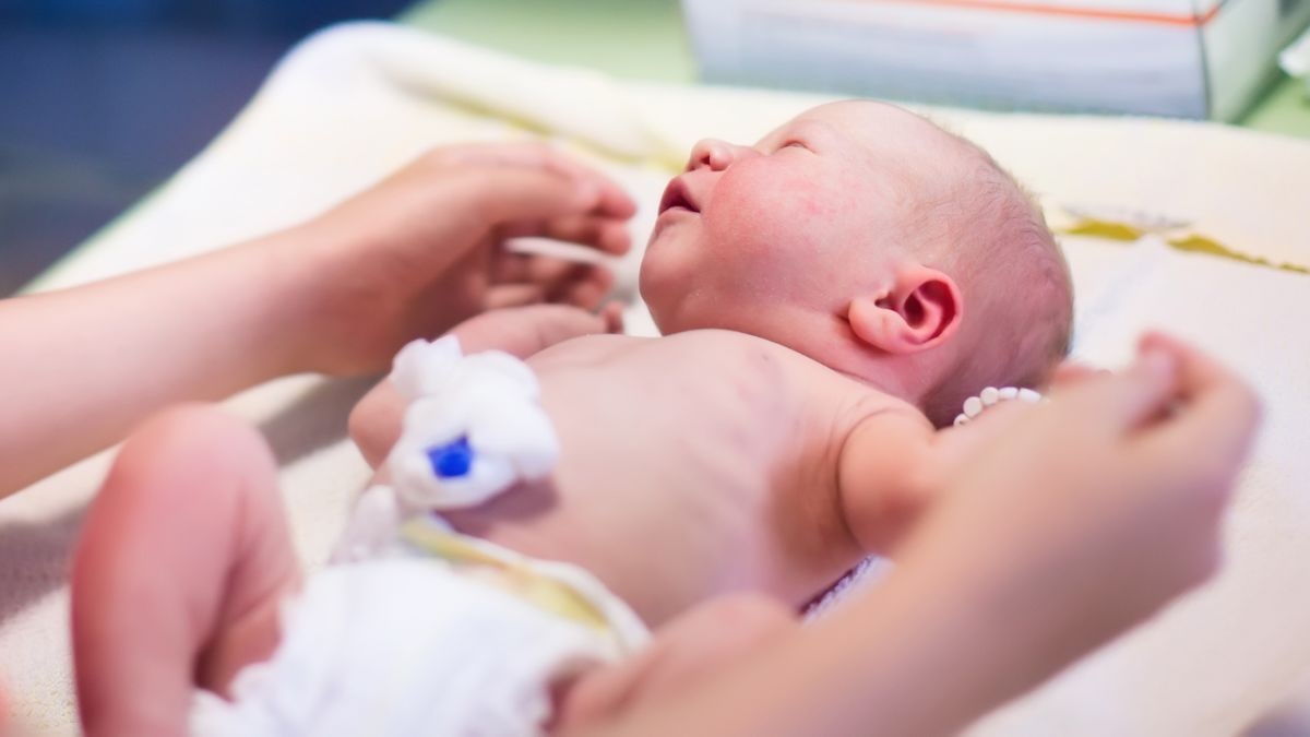 6 Wrong Things Parents Do With Their Newborns