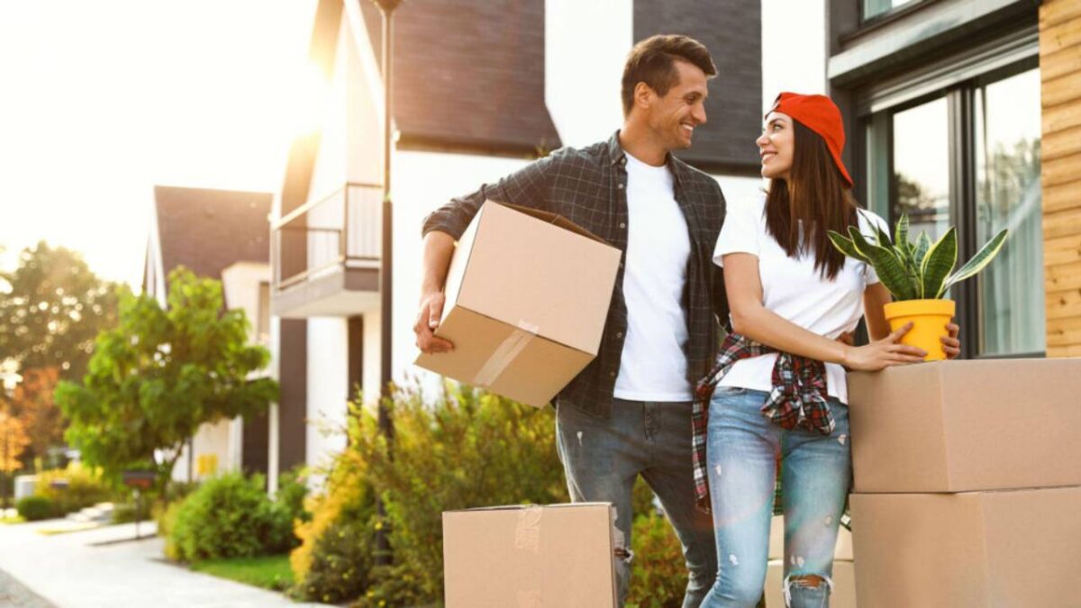 Should I Hire Professional Movers or Not?