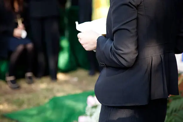 How To Find The Best Funeral Celebrant To Help Pay Tribute To Your Dearly Departed