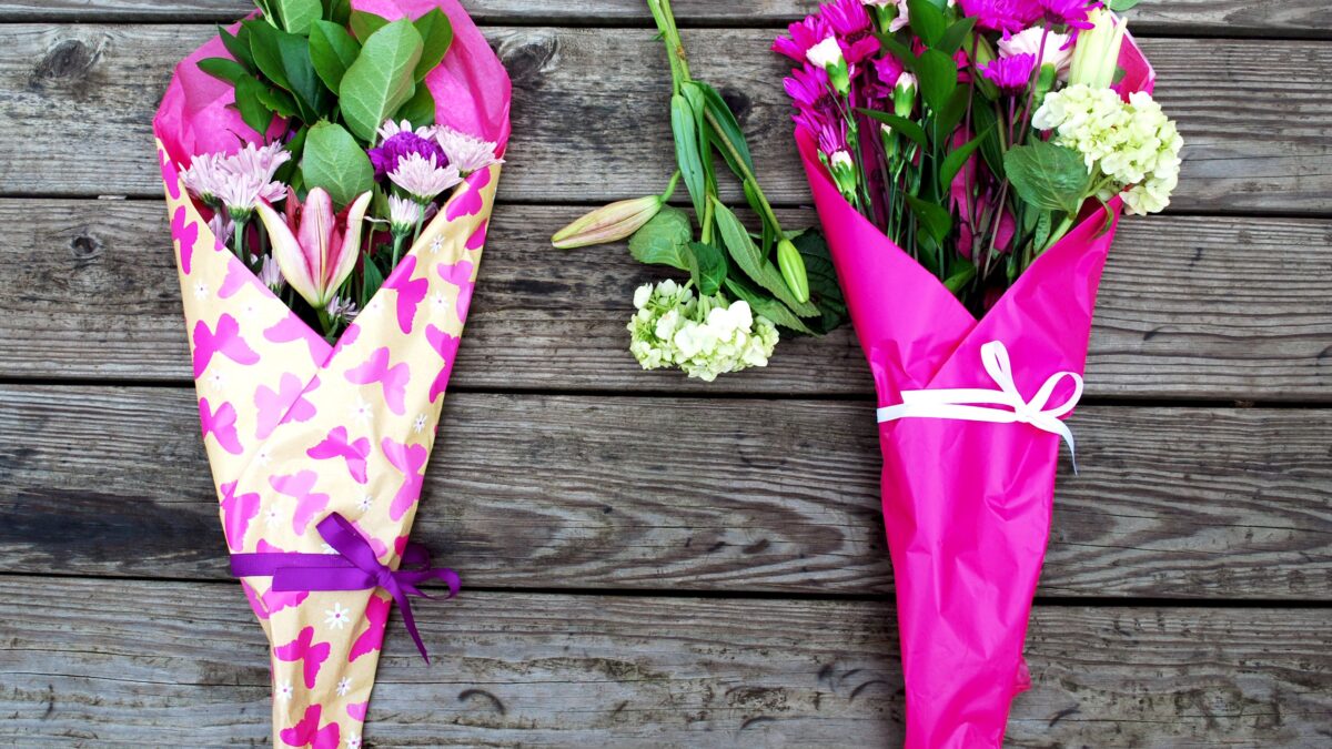 An Anniversary Gift Guide to the Best Flowers for the Occasion