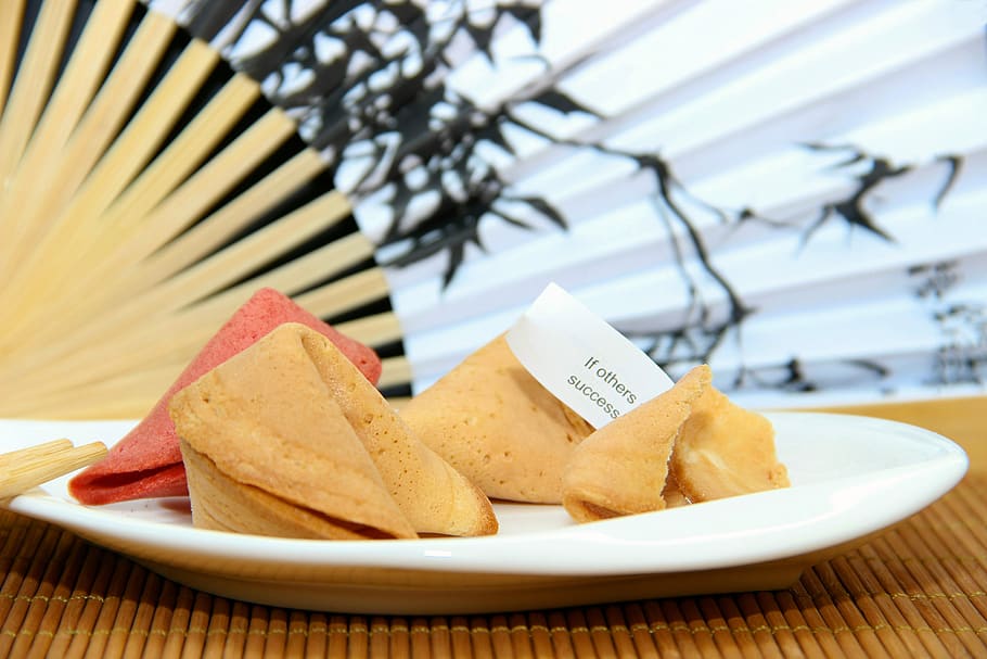 Fortune cookies, one of the best ideas for a first date. Here’s why!