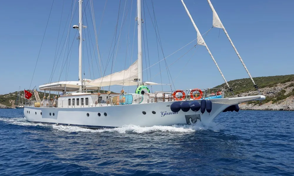yacht booking dubai